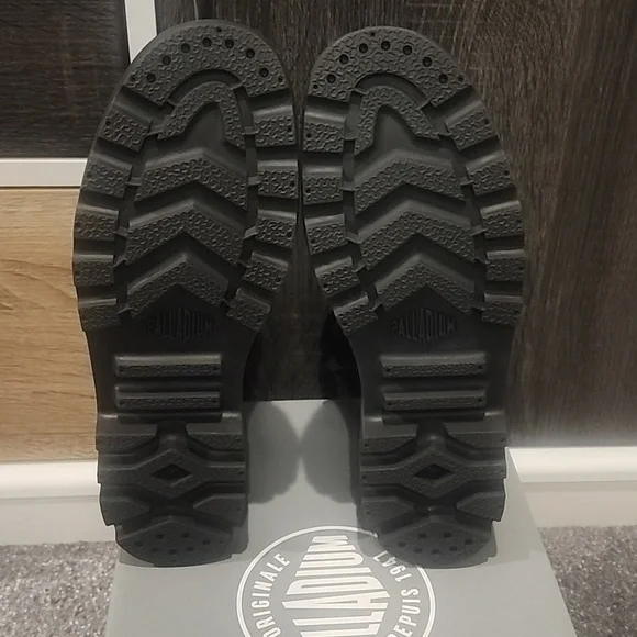 Palladium Women's Black Lace-Up Canvas Boots - Picture 2 of 3